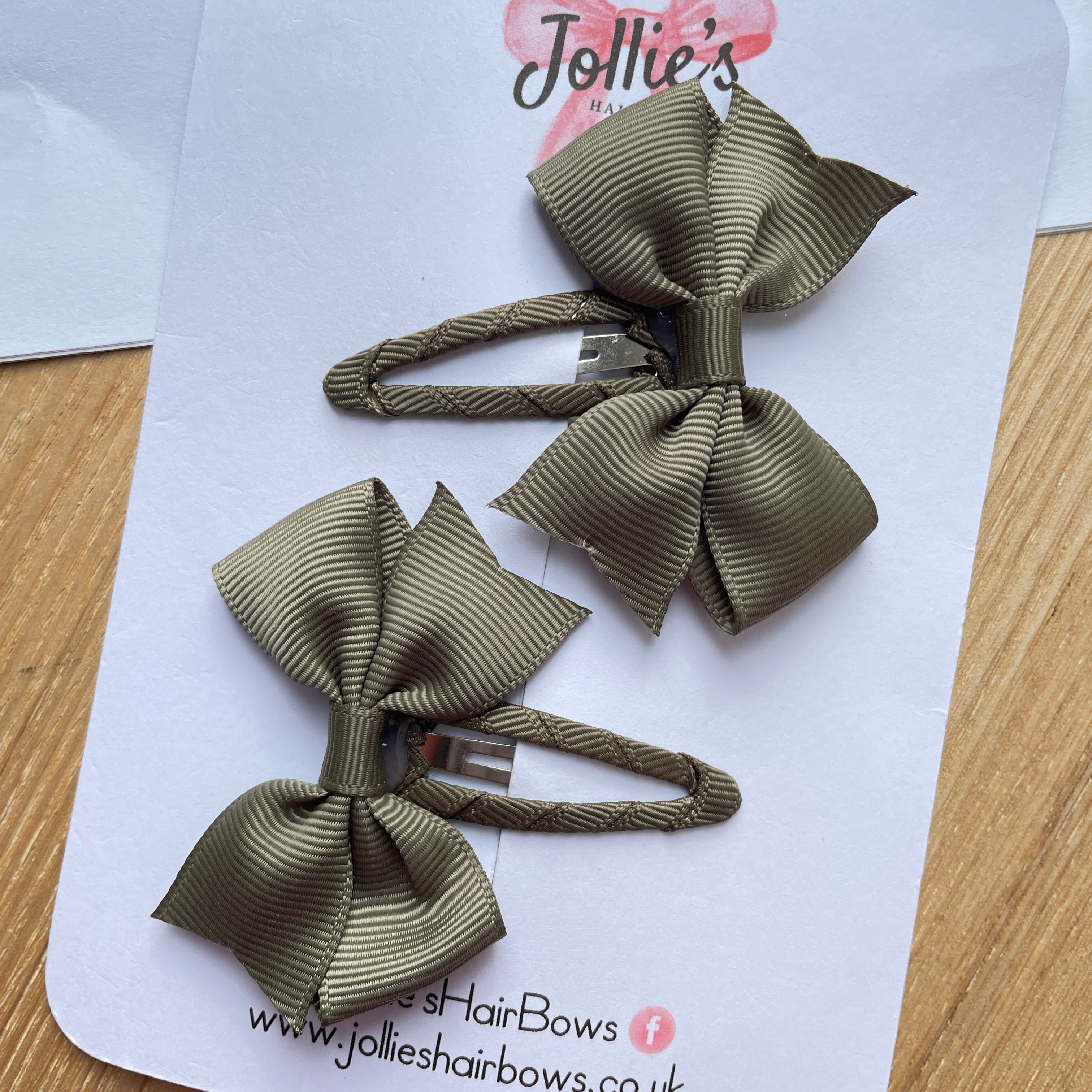 2.5" Deep Sage Bow Snap Clips – Grosgrain Ribbon Hair Clips for Girls (Set of 2)