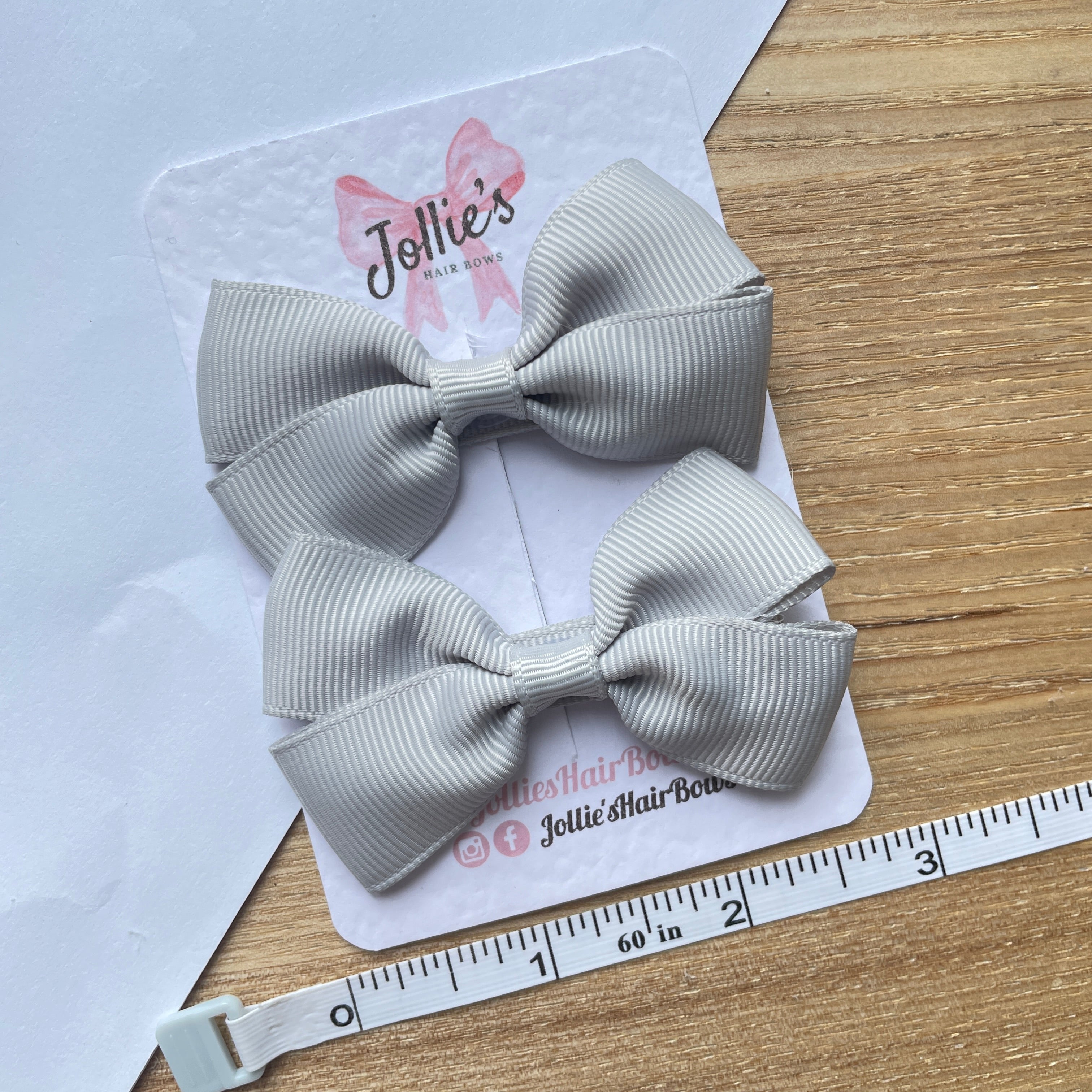 2.75" Shell Grey Classic Hair Bows (Pair) – Grosgrain Ribbon with Lined Alligator Clips