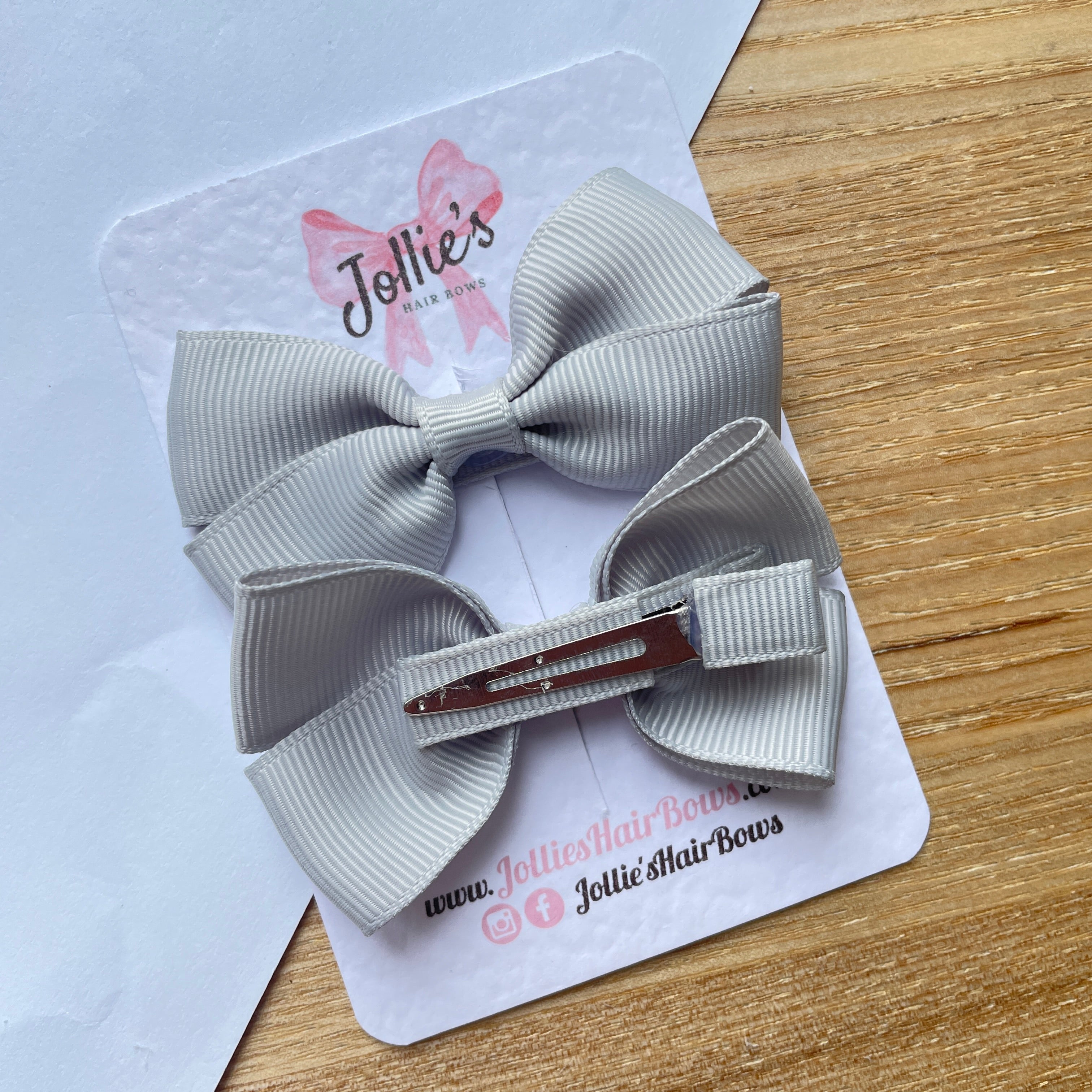 2.75" Shell Grey Classic Hair Bows (Pair) – Grosgrain Ribbon with Lined Alligator Clips