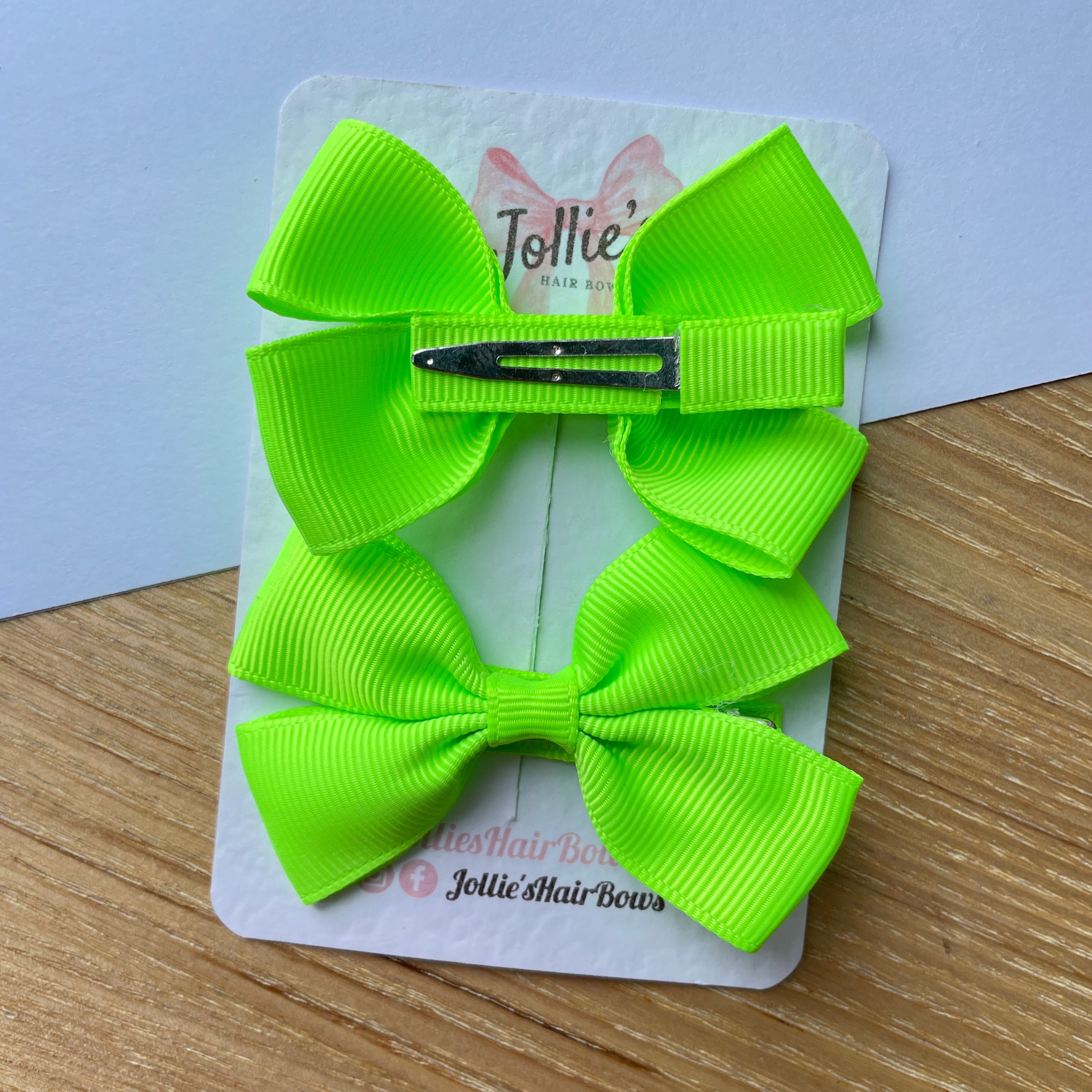 2.5" Key Lime Classic Hair Bows (Pair) β Grosgrain Ribbon with Lined Alligator Clips