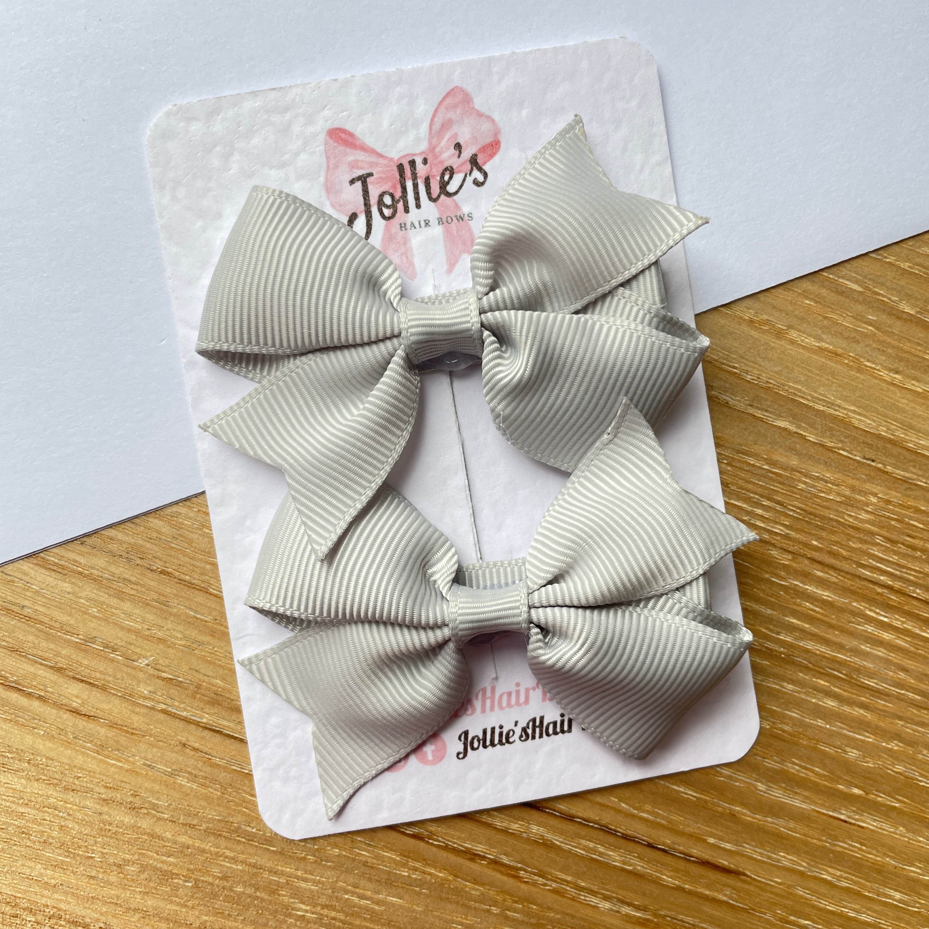 2.5" Shell Grey Lively Bow Clip Set – Grosgrain Ribbon Hair Bows for Girls (Pair)