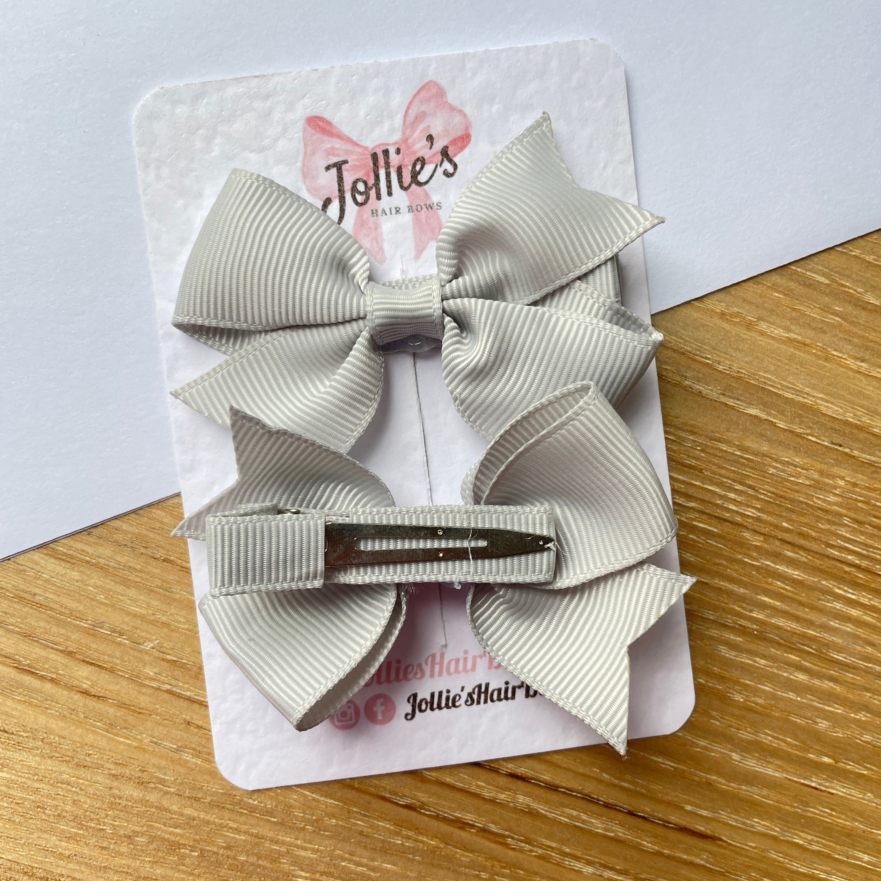2.5" Shell Grey Lively Bow Clip Set – Grosgrain Ribbon Hair Bows for Girls (Pair)