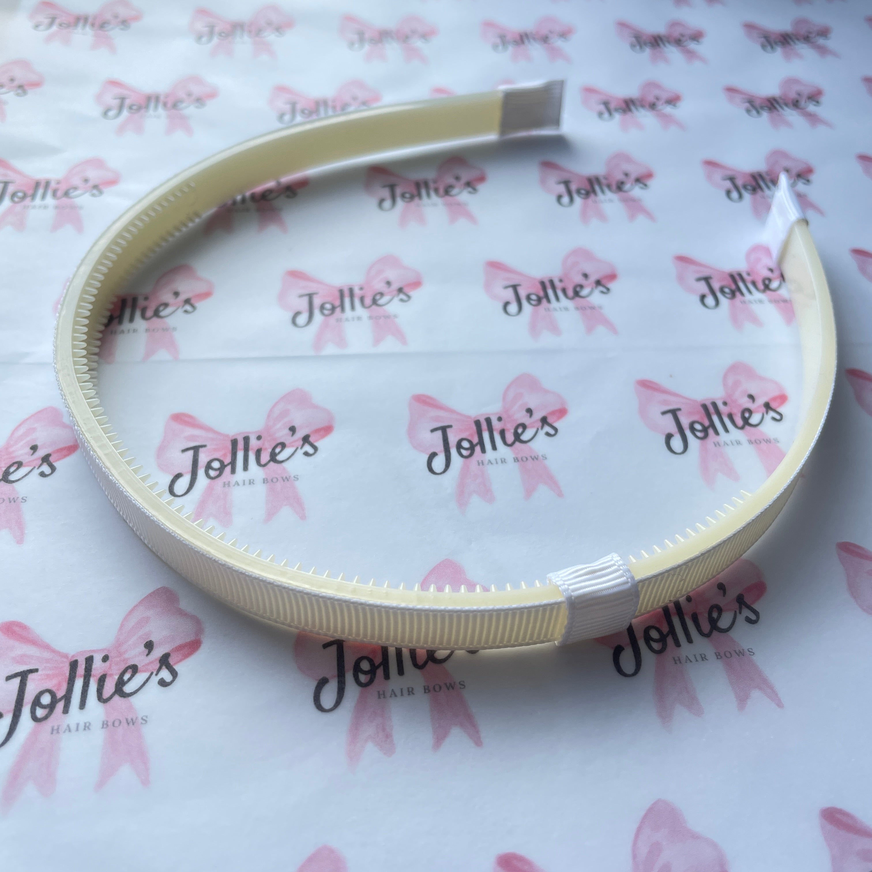 Interchangeable Hairband with Grip - White