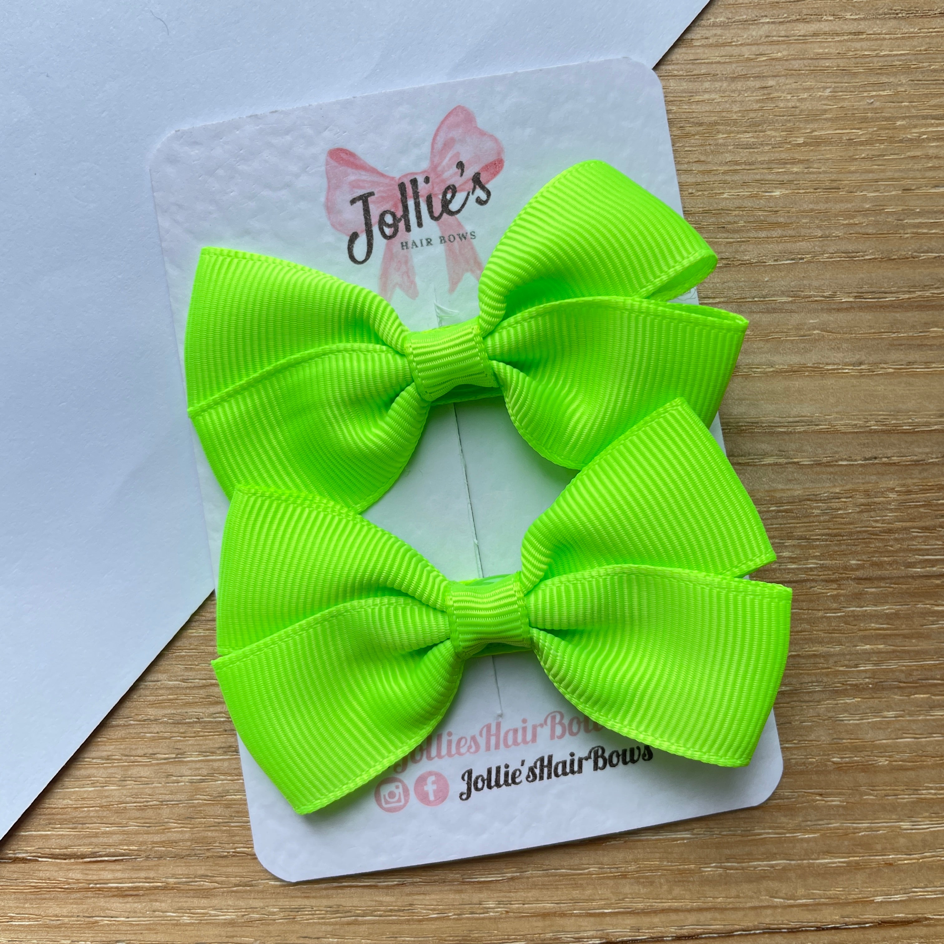 2.75" Key Lime Classic Hair Bows (Pair) – Grosgrain Ribbon with Lined Alligator Clips