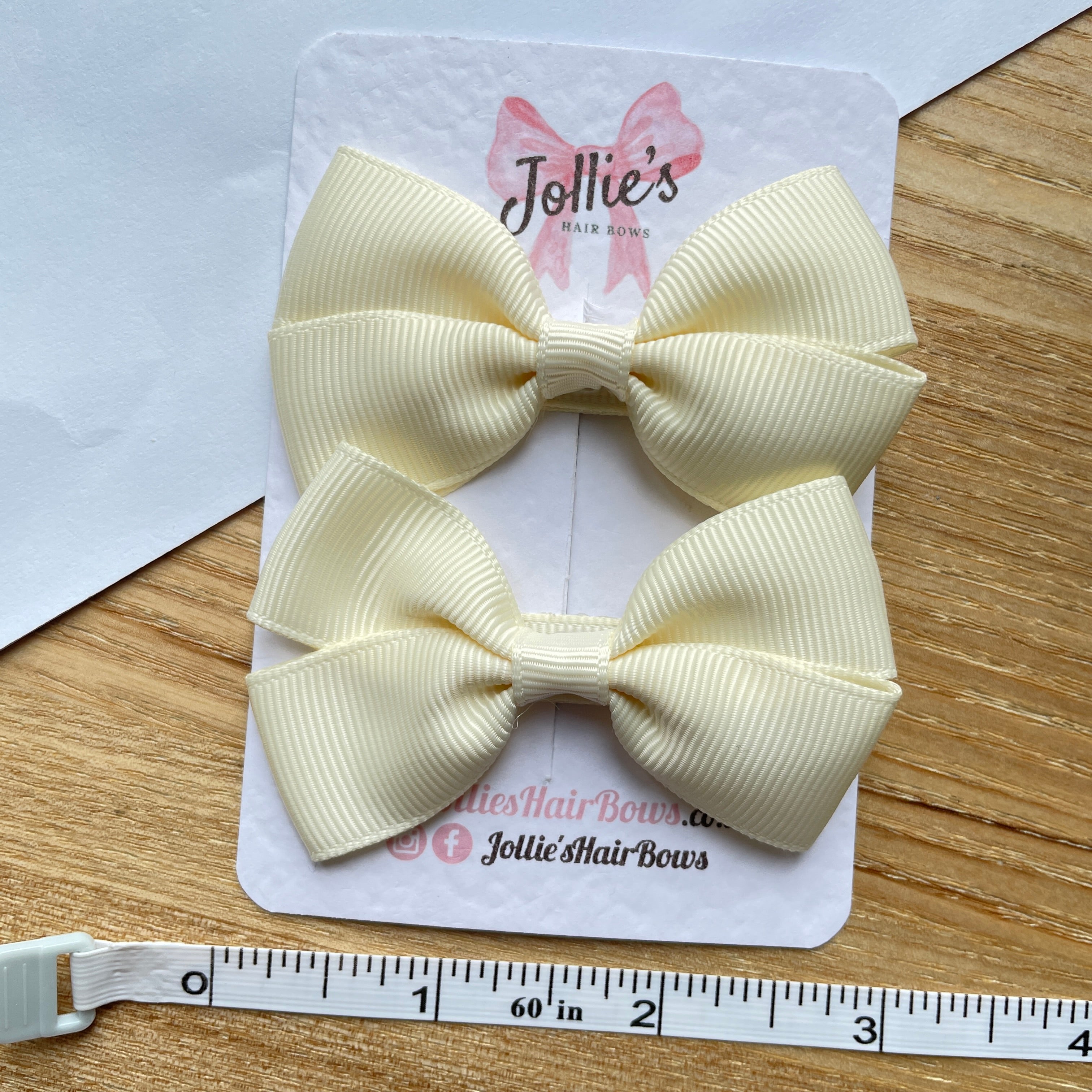 2.75" Antique White Classic Hair Bows (Pair) – Grosgrain Ribbon with Lined Alligator Clips