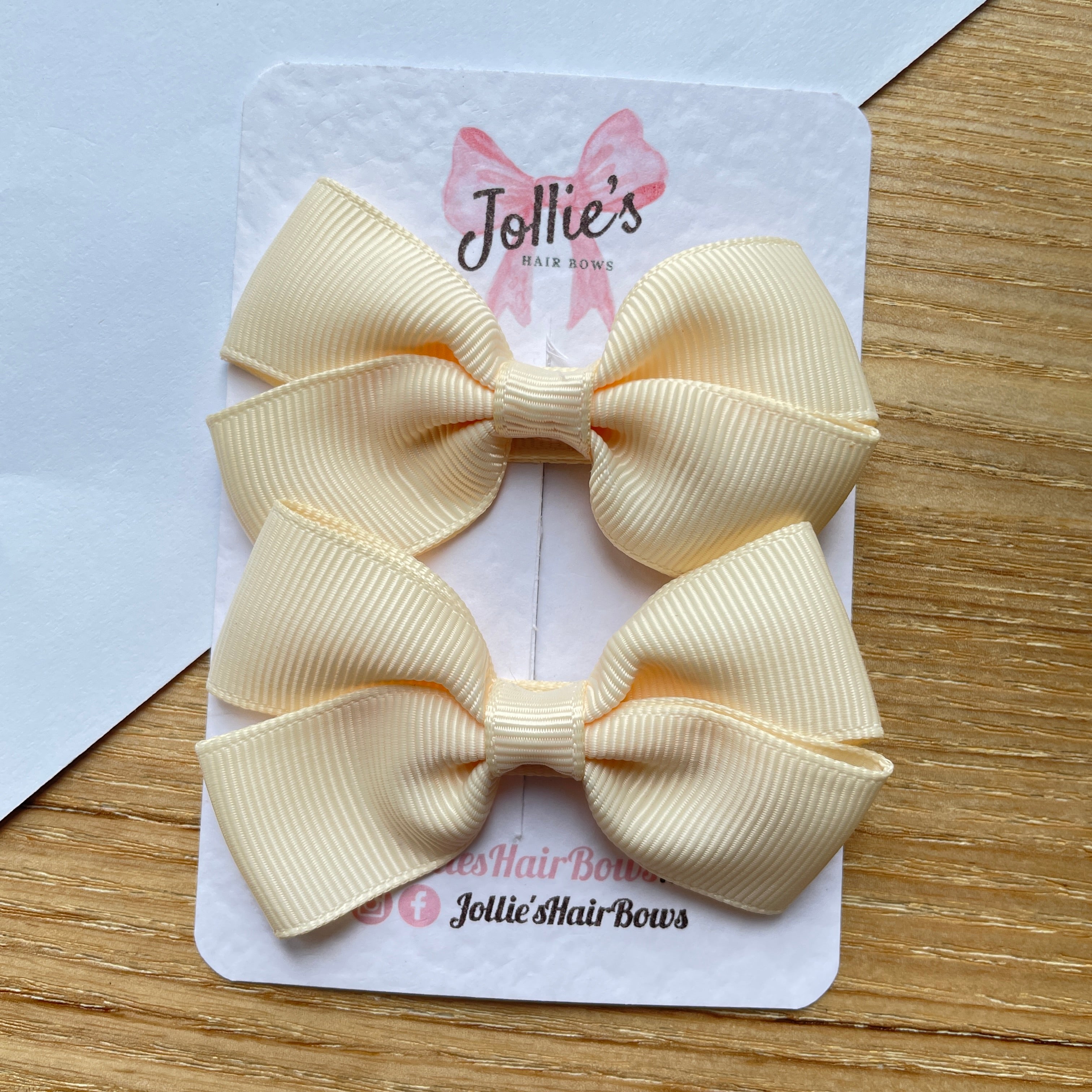 2.75" Cream Classic Hair Bows (Pair) – Grosgrain Ribbon with Lined Alligator Clips