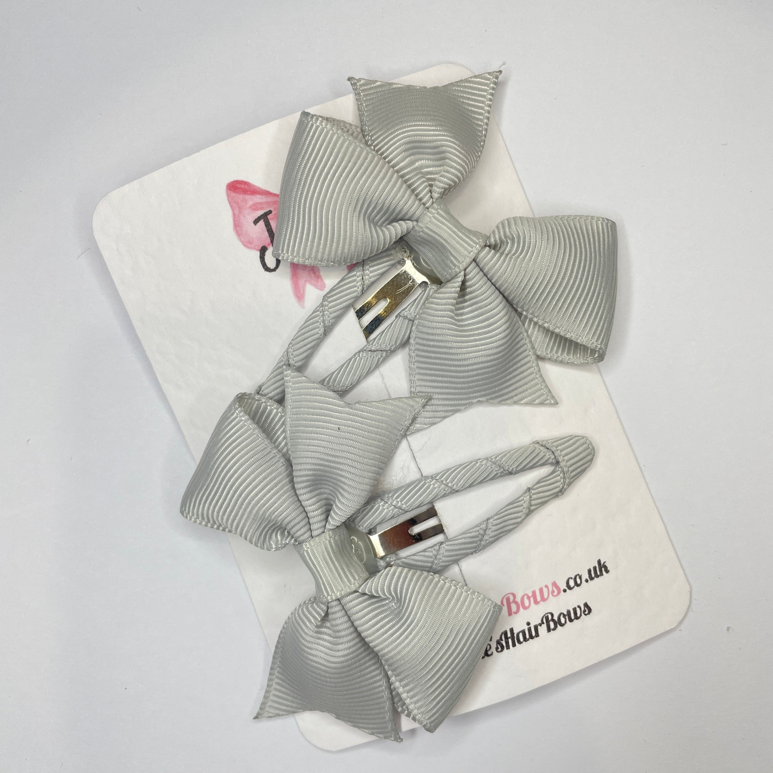 2.5" Shell Grey Bow Snap Clips – Grosgrain Ribbon Hair Clips for Girls (Set of 2)